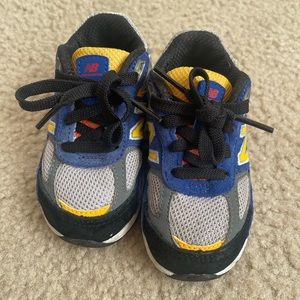 NEW BALANCE 990v5 NASCAR